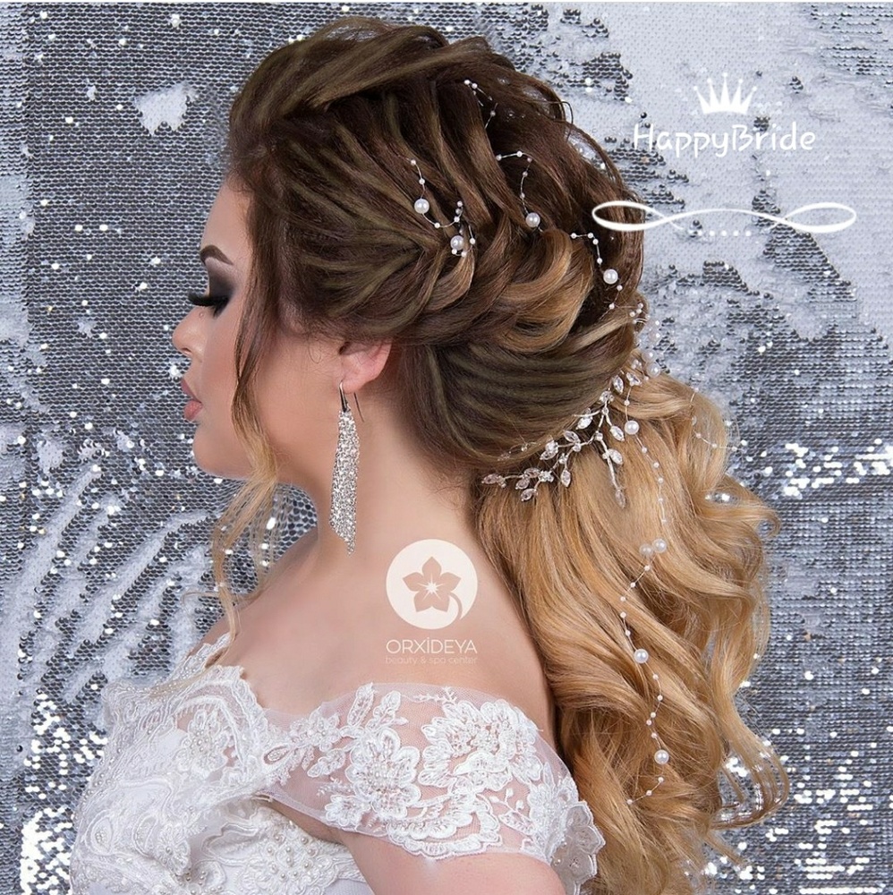 Beatifull Hair Piece Studded Pearl Vine